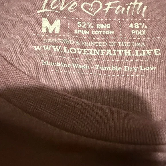 Love in Faith Peace Love Jesus Graphic Tee Women’s M Mauve Christian T-Shirt - Picture 4 of 4